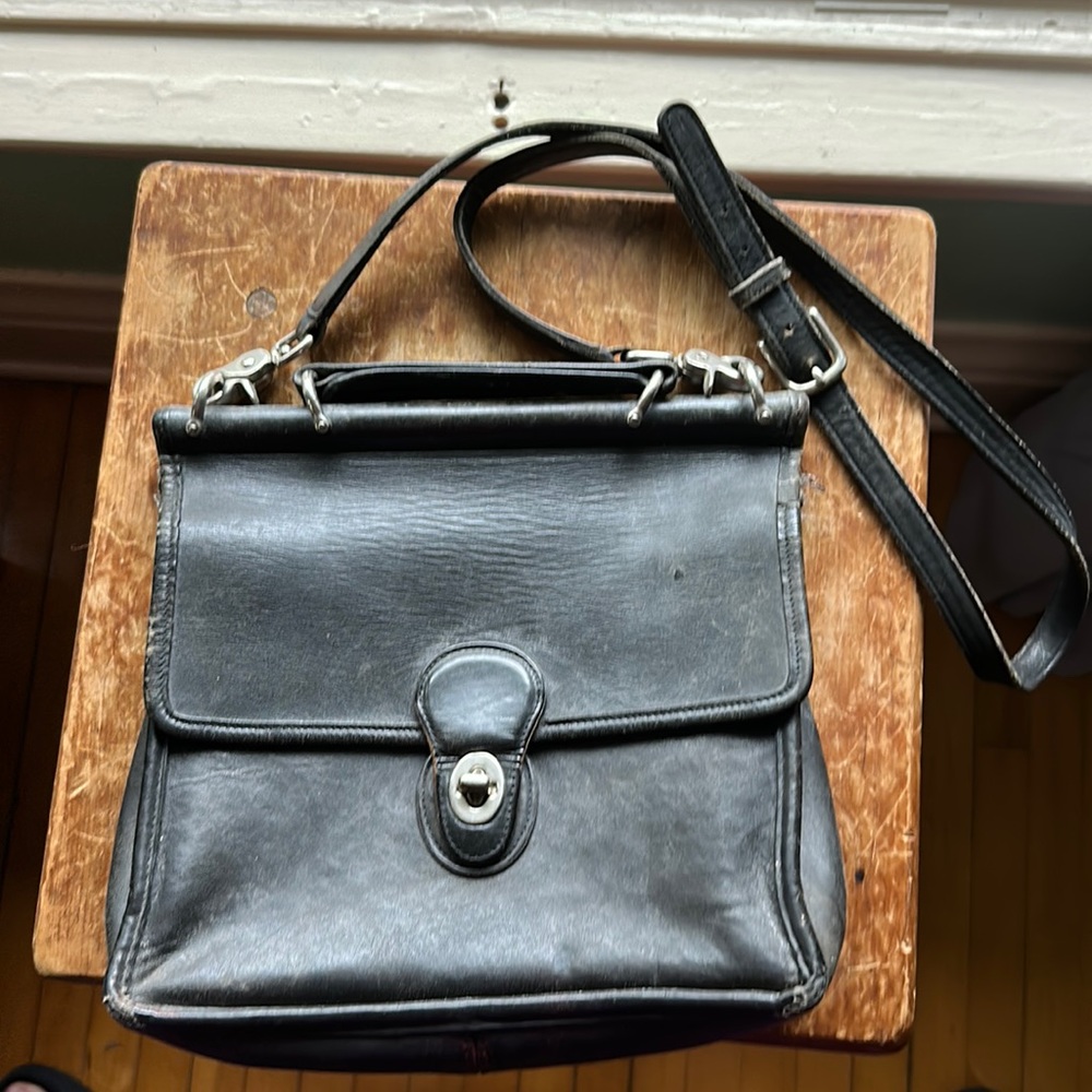 Vintage Coach crossbody bag in good vintage condition